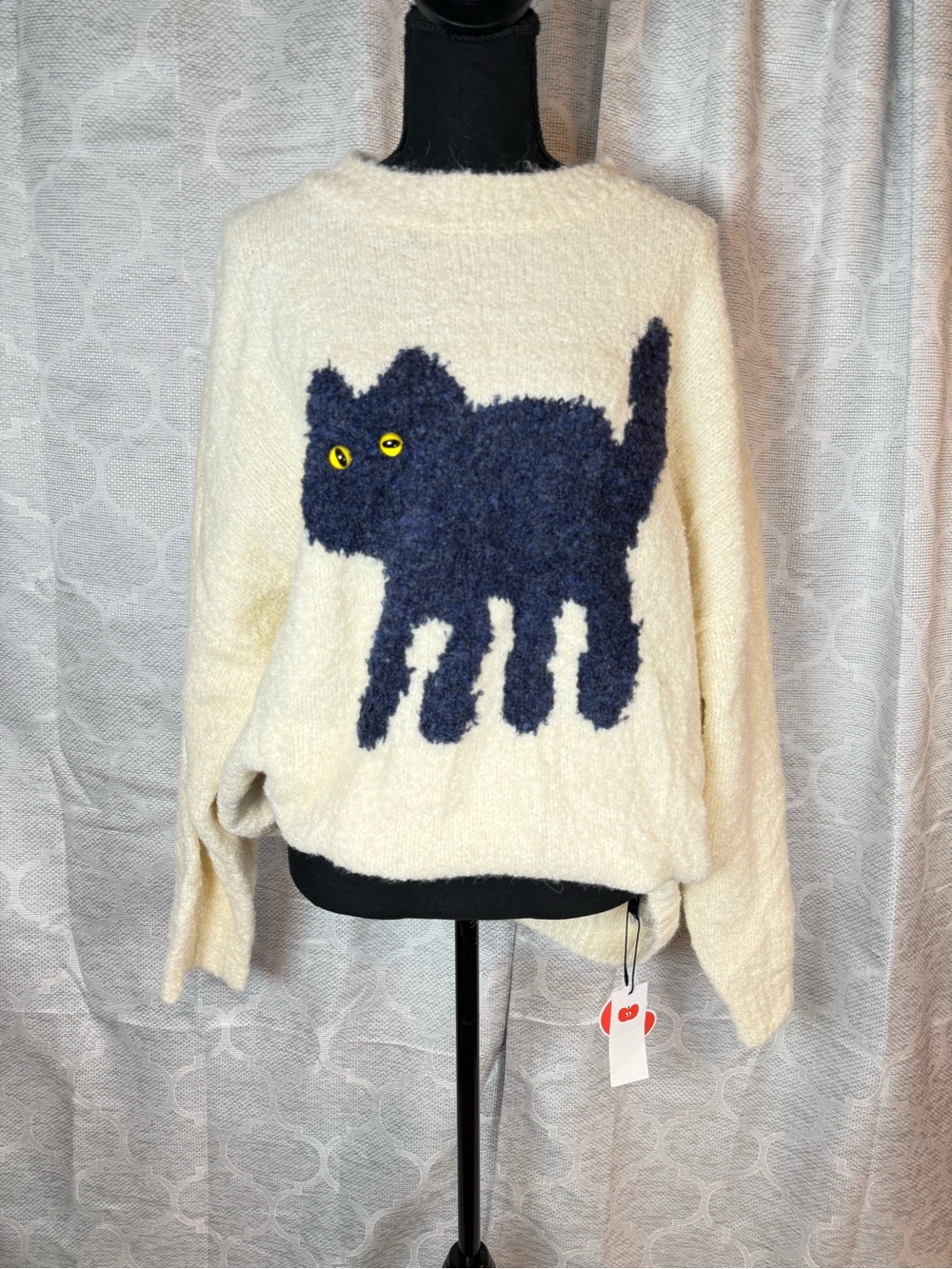 Cider Cream Sweater with Cat Graphic and Yellow Eyes